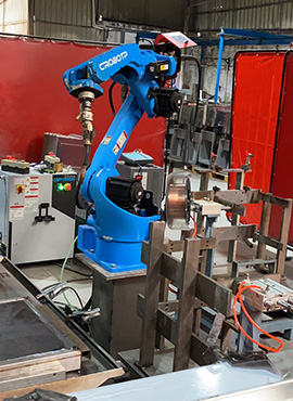 AUTOMATIC WELDING ROBOT
